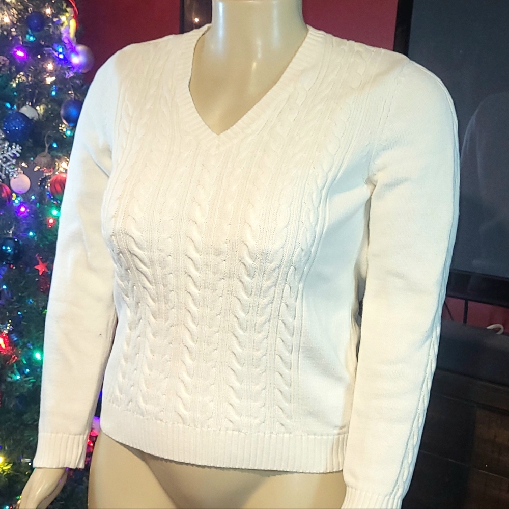 Izod White V-Neck Cable Knit Sweater